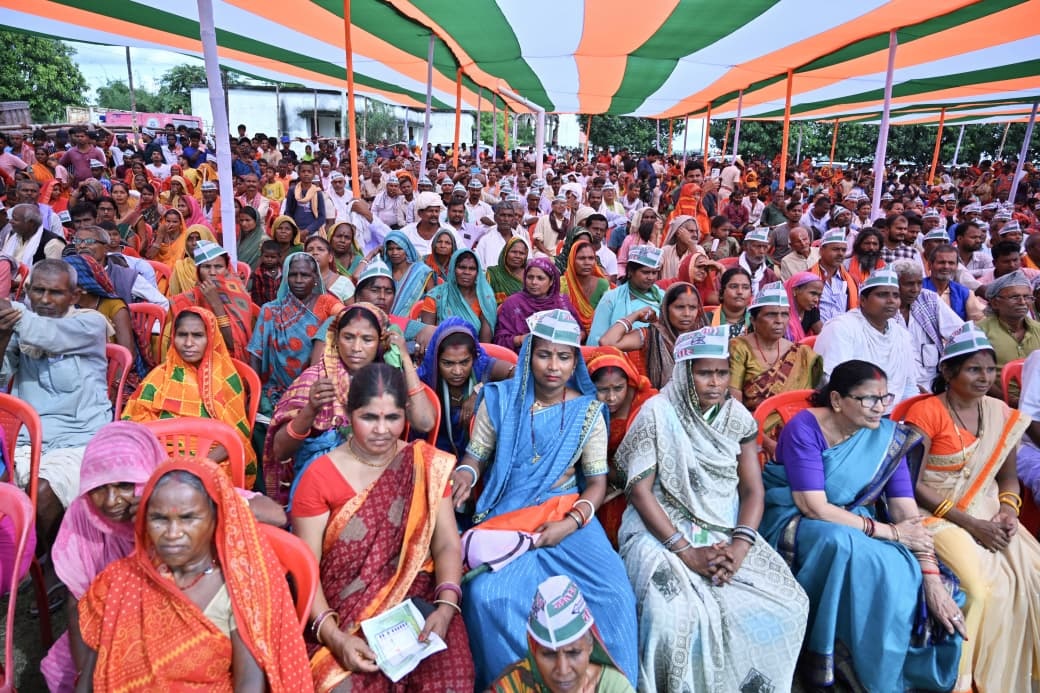 PunjabKesari, CM Mohan Yadav, Bihar Election 2025, Madhubani Rally, Patna Rally, NDA Campaign, Congress vs BJP, Familyism vs Nationalism, Ram Mandir Issue, Krishna Temple Support, Jeetu Patwari, Nitish Kumar, Narendra Modi, Bharat Ratna Debate, Political Speech, Bihar Politics, Madhya Pradesh CM