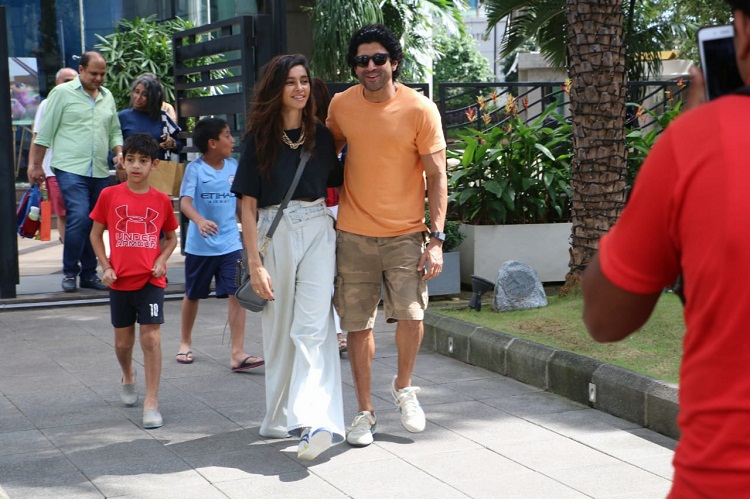 Bollywood Tadka, farhan akhtar image, farhan akhtar photo, farhan akhtar picture, shibani dandekar image, shibani dandekar photo, shibani dandekar picture,