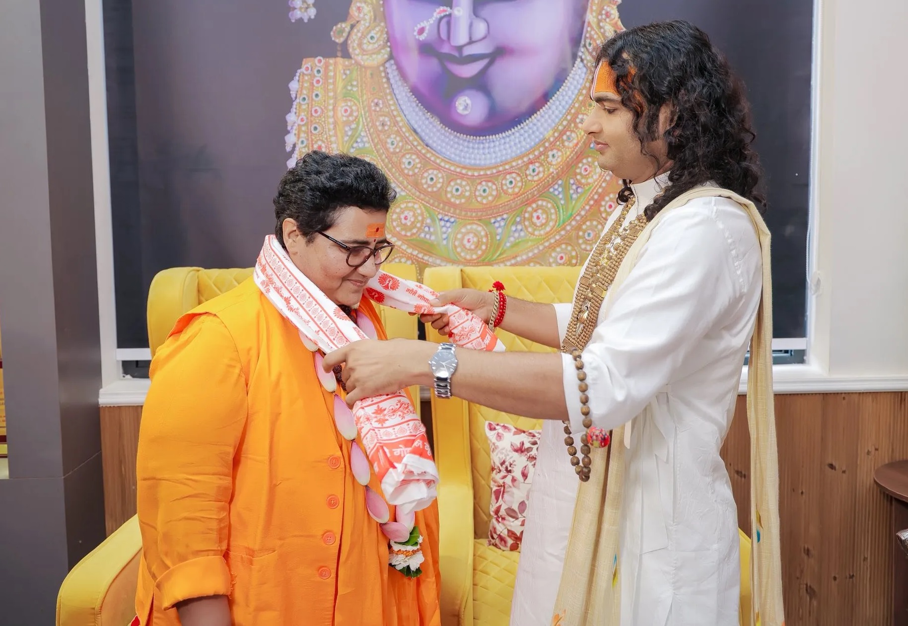 PunjabKesari , PragyaSinghThakur, Aniruddhacharya, LiveInRelationship, ControversialStatement, BJPLeader, Bhopal, Vrindavan, SocialIssues, IndianCulture, JointFamily, Sanskar, MallegaoBlastCase, MadhyaPradesh, WomenIssues, PublicDebate