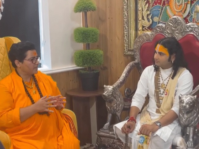 PunjabKesari, PragyaSinghThakur, Aniruddhacharya, LiveInRelationship, ControversialStatement, BJPLeader, Bhopal, Vrindavan, SocialIssues, IndianCulture, JointFamily, Sanskar, MallegaoBlastCase, MadhyaPradesh, WomenIssues, PublicDebate