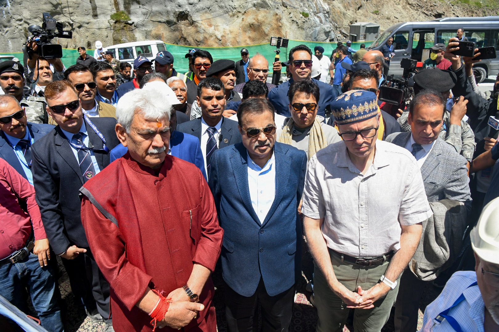 PunjabKesari, CM Abdullah and LG Sinha glad on Zojila Tunnel Breakthrough