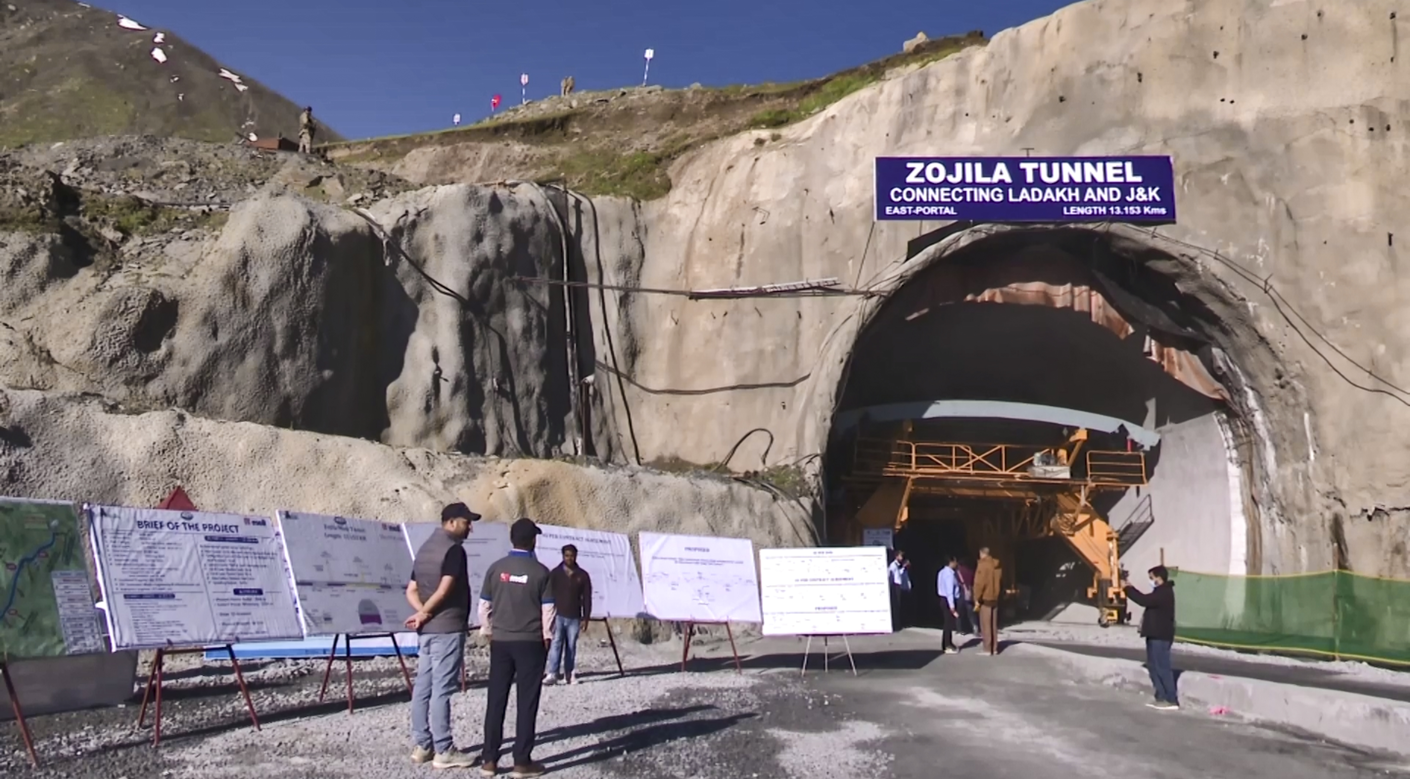 PunjabKesari, CM Abdullah and LG Sinha glad on Zojila Tunnel Breakthrough