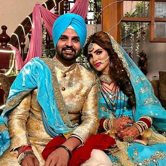 PunjabKesari, Yuvraj Mansi Wedding Image, Mansi Sharma Bridal Look