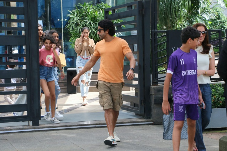 Bollywood Tadka, farhan akhtar image, farhan akhtar photo, farhan akhtar picture, shibani dandekar image, shibani dandekar photo, shibani dandekar picture,