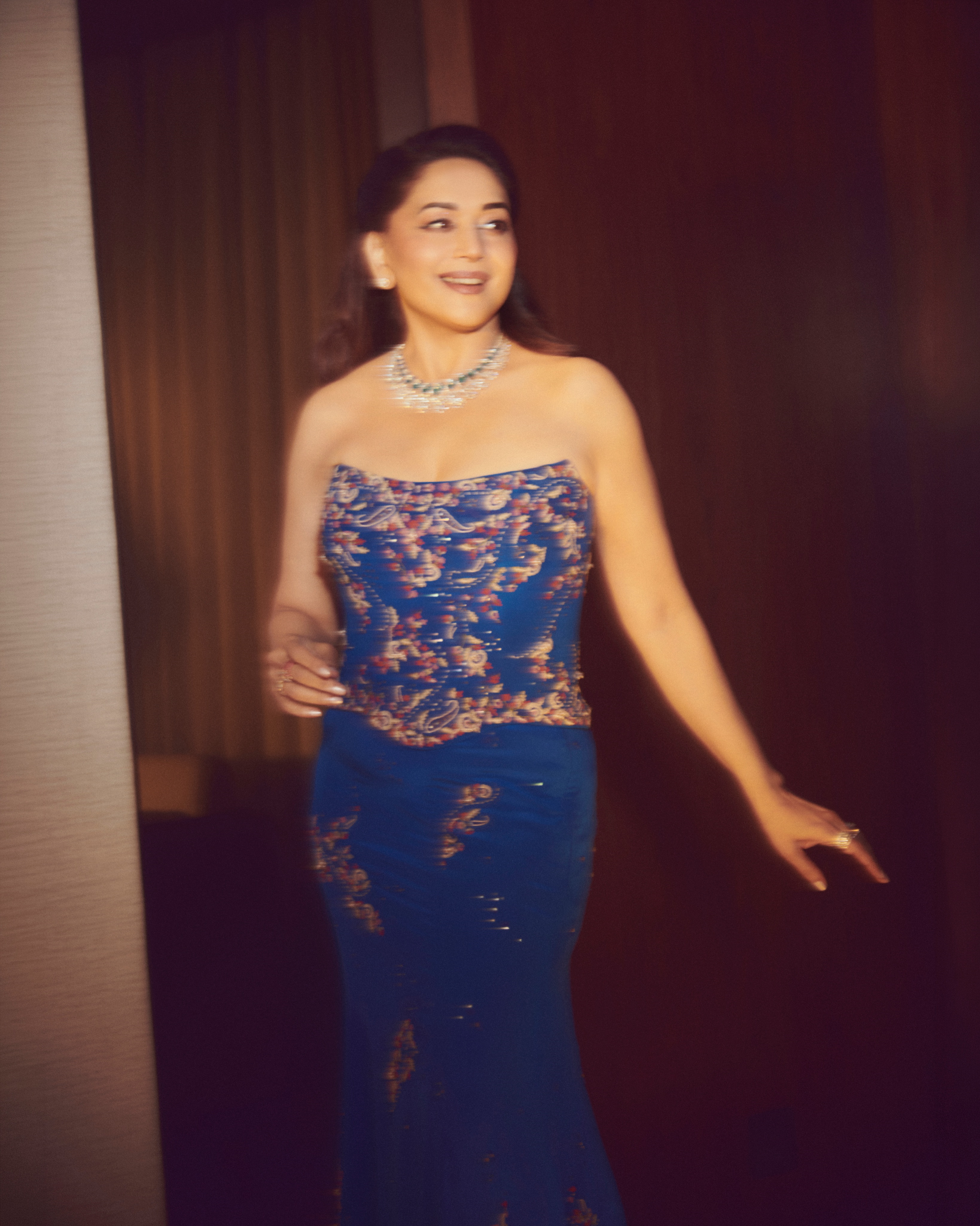 Madhuri Dixit look