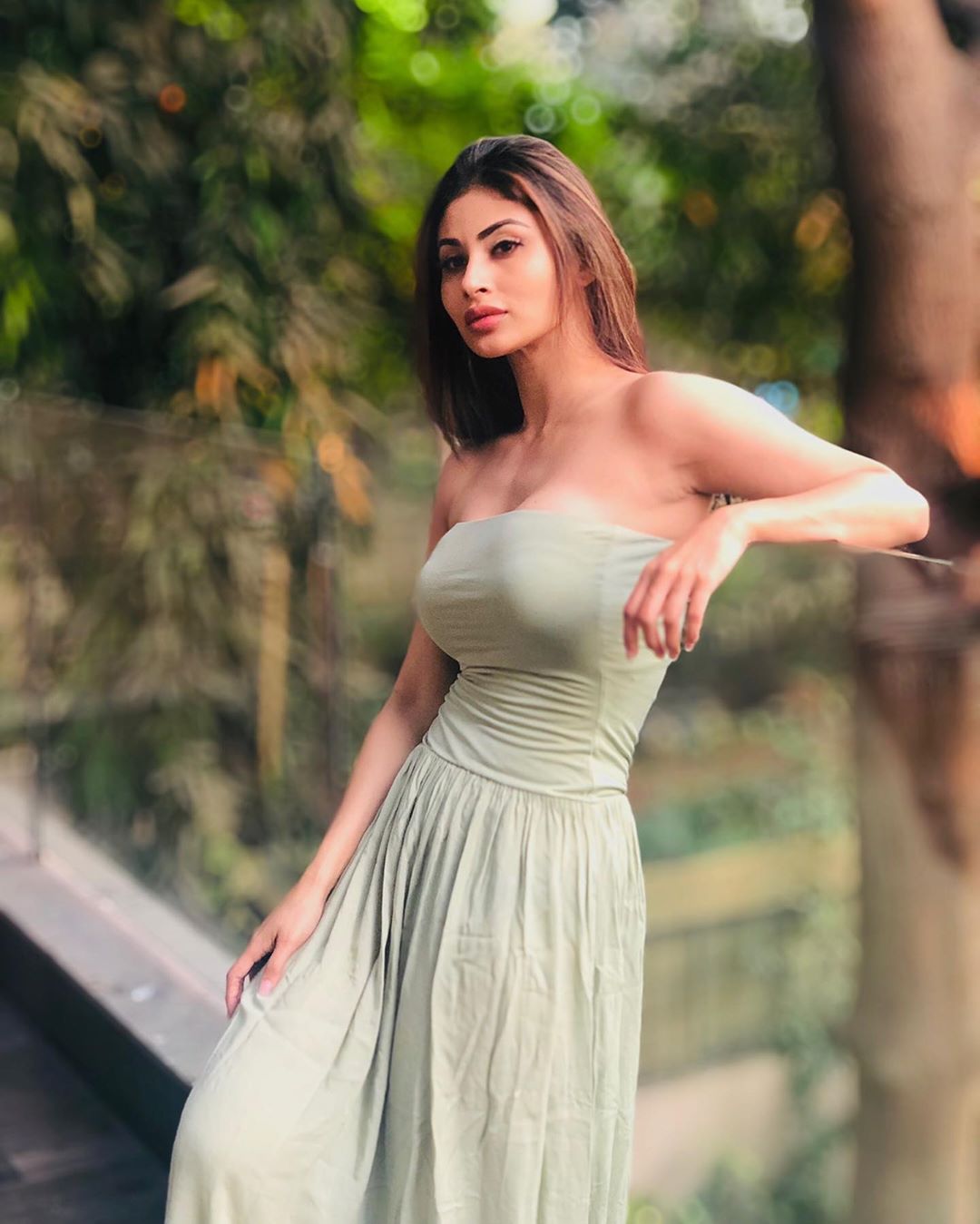 Bollywood Tadka, मौनी रॉय इमेज, मौनी रॉय फोटो, मौनी रॉय पिक्चर