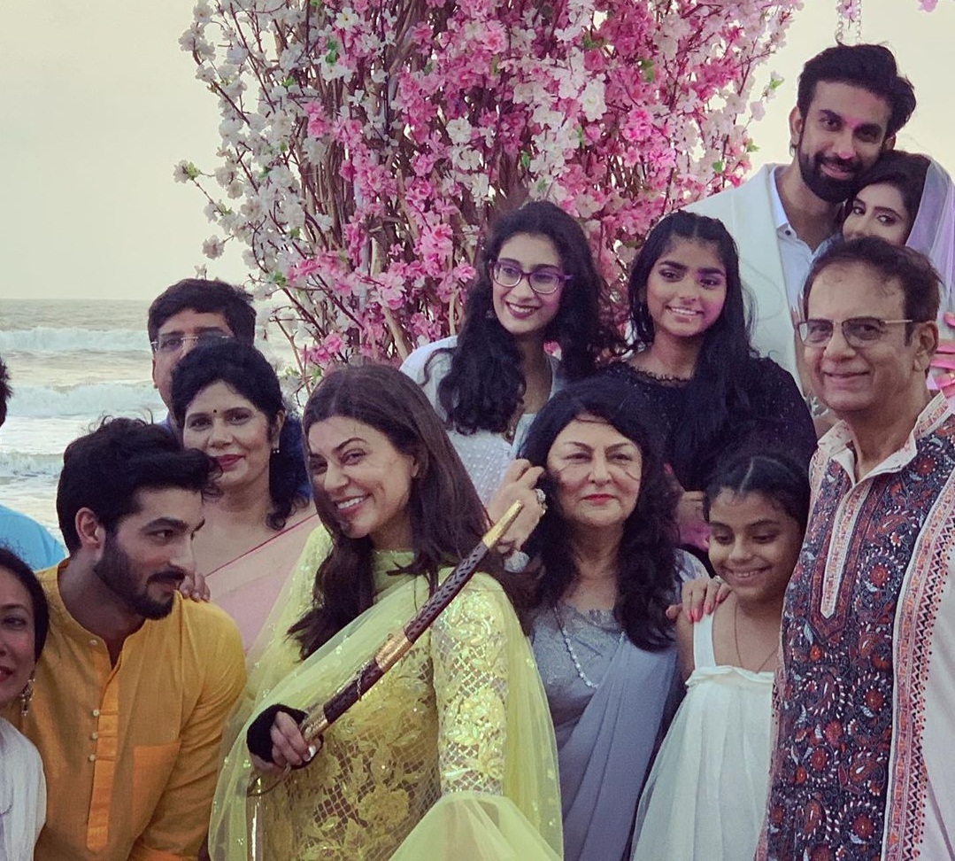 PunjabKesari,सुष्मिता सेन इमेज, सुष्मिता सेन फोटो, सुष्मिता सेन पिक्चर, राजीव सेन इमेज, राजीव सेन फोटो, राजीव सेन पिक्चर, चारु असोपा इमेज, चारु असोपा फोटो, चारु असोपा पिक्चर 