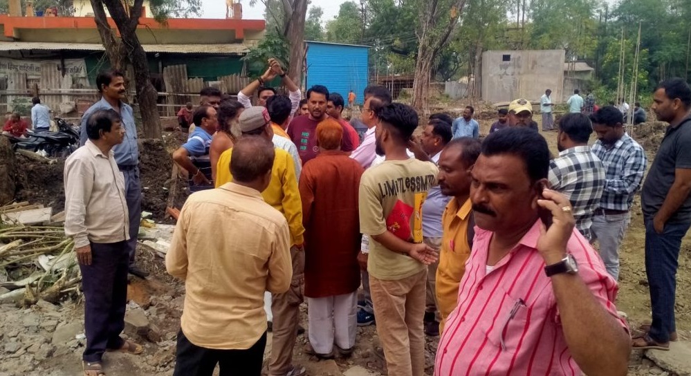 PunjabKesari, Bhopal News, 120-Year-Old Shiva Temple, Railway Demolition, Hindu Organizations Protest, Rambhushan Das, Land Dispute, Contractor Apology, GRP, Temple Reconstruction Demand, Madhya Pradesh 