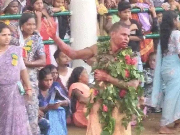 PunjabKesari, Chhattisgarh, Raigarh, Sharad Purnima, Manakeshwari Devi Temple, Human Sacrifice, Goat Sacrifice, Tribal Ritual, Ancient Tradition, Indian Temple Rituals, Religious Ceremony, Viral Video, Spiritual Beliefs 