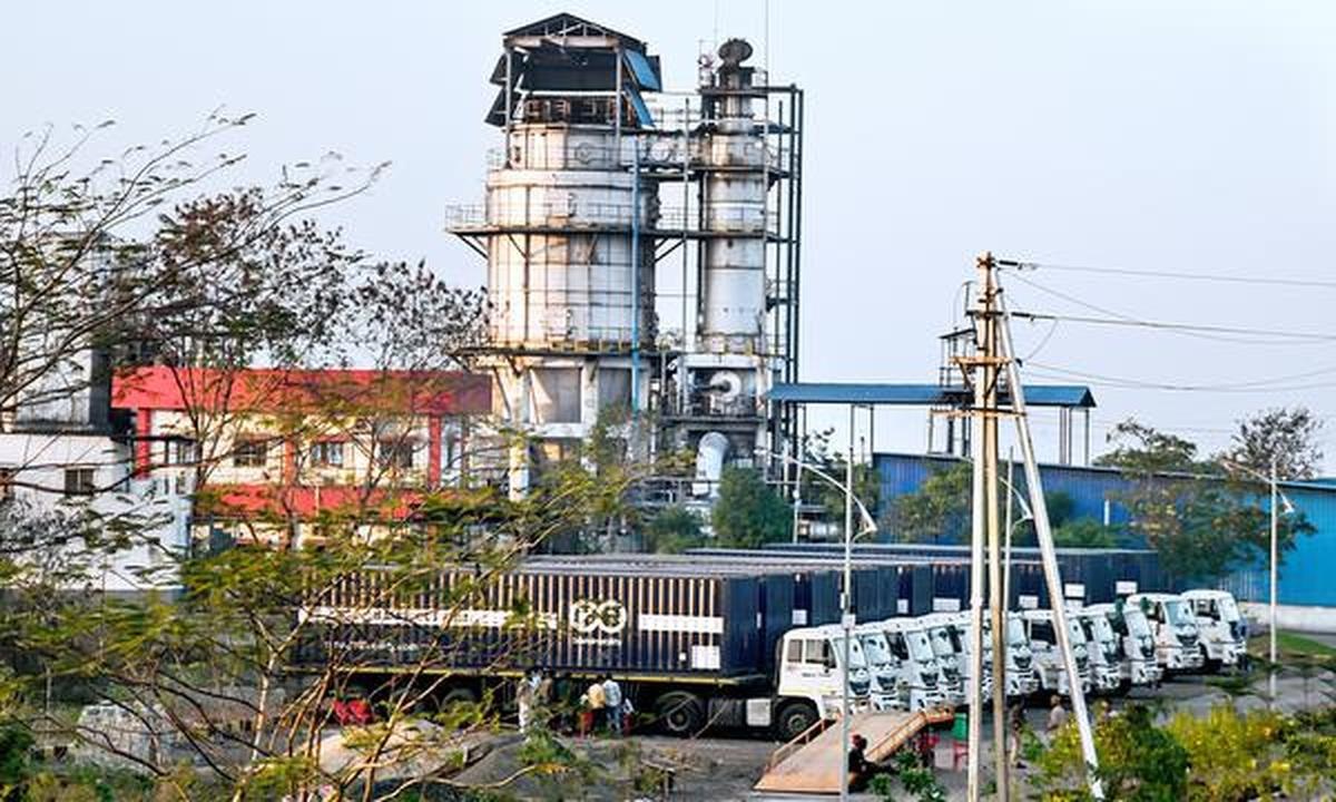 PunjabKesari , Bhopal Gas Tragedy, Union Carbide Waste, Madhya Pradesh High Court, Toxic Waste Disposal, Pithampur TSDF, Mercury Contamination, Environmental Pollution, Hemant Herole, Pithampur Bachao Samiti