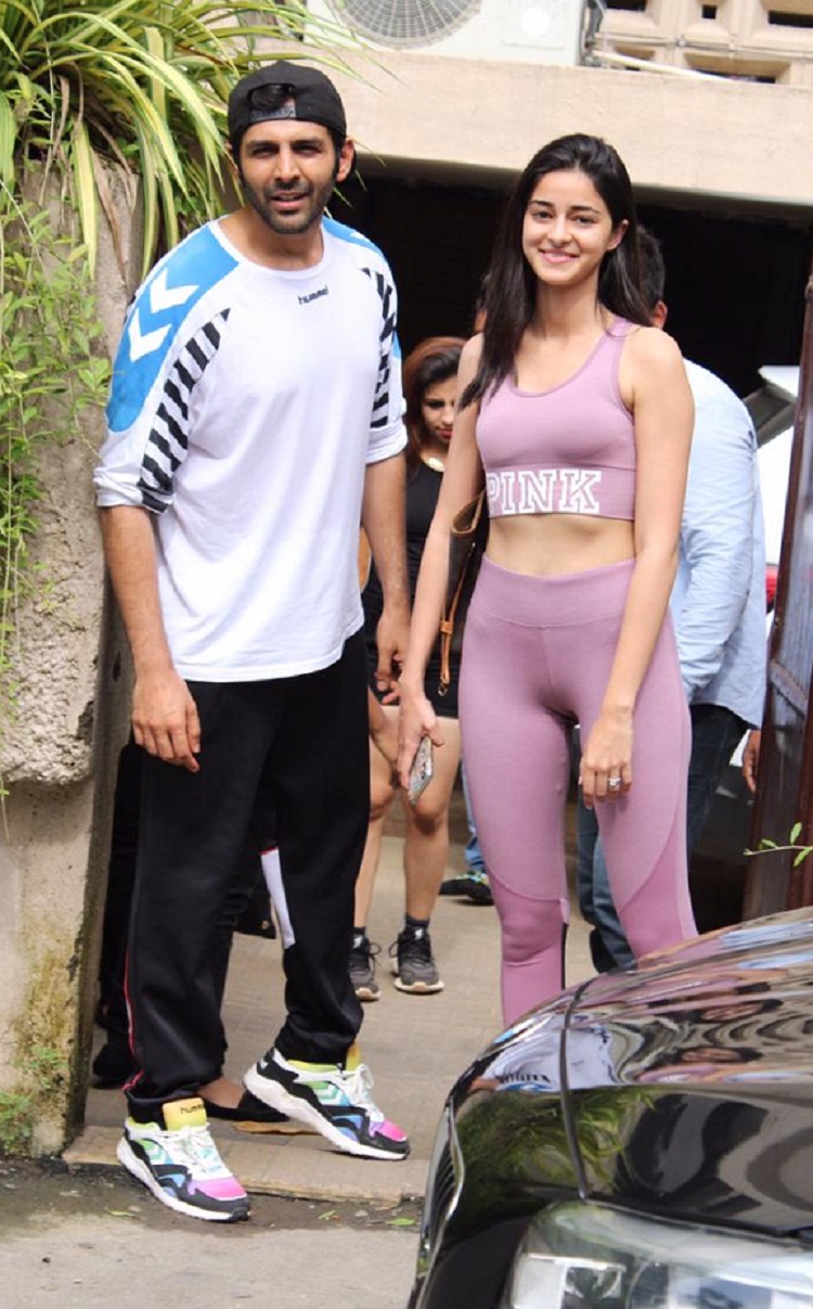Bollywood Tadka, अनन्या पांडे इमेज, अनन्या पांडे फोटो, अनन्या पांडे पिक्चर, कार्तिक आर्यन इमेज, कार्तिक आर्यन फोटो, कार्तिक आर्यन पिक्चर