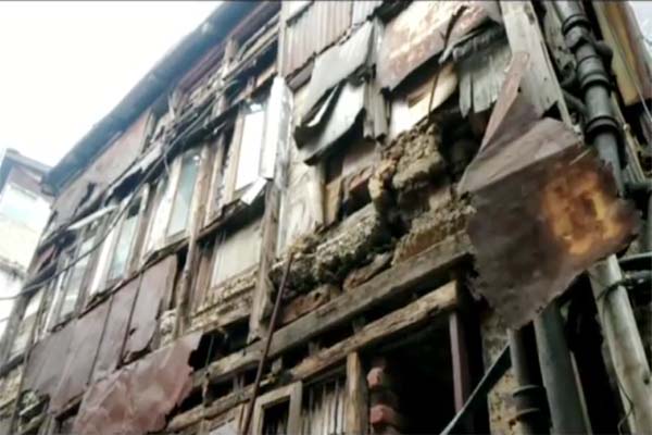 PunjabKesari, Unsafe Building Image