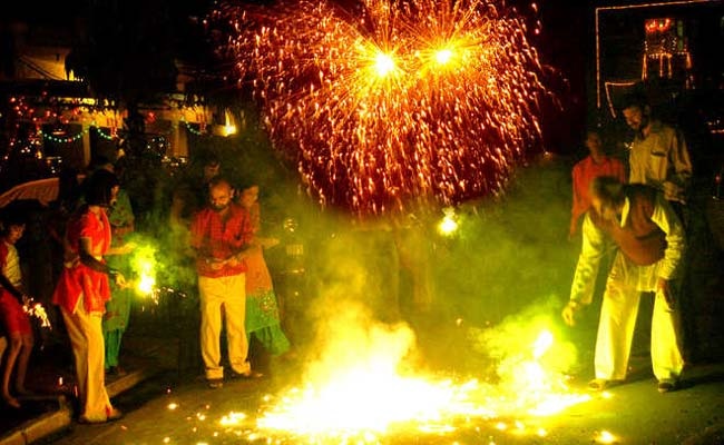 PunjabKesari, Mahakal Temple, Ujjain News, Diwali 2025, Mahakaleshwar Mandir, Firecracker Ban, Temple Administration, Religious Tradition, Bhasma Aarti, Mahakal Lok, Environmental Awareness