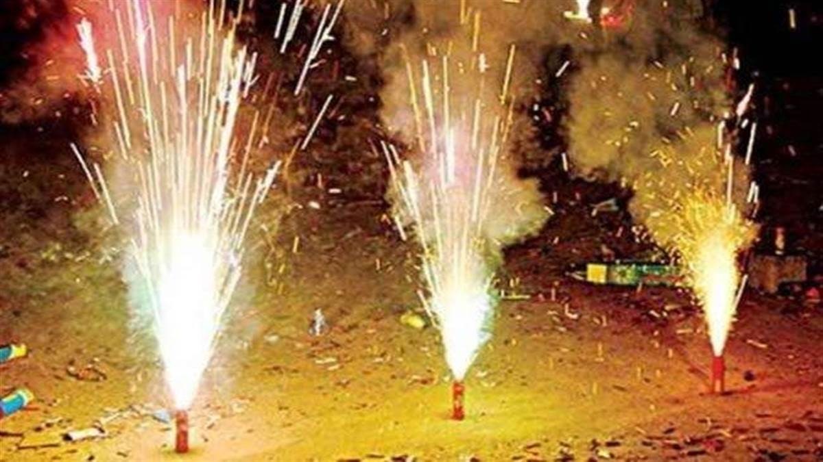PunjabKesari, Mahakal Temple, Ujjain News, Diwali 2025, Mahakaleshwar Mandir, Firecracker Ban, Temple Administration, Religious Tradition, Bhasma Aarti, Mahakal Lok, Environmental Awareness 