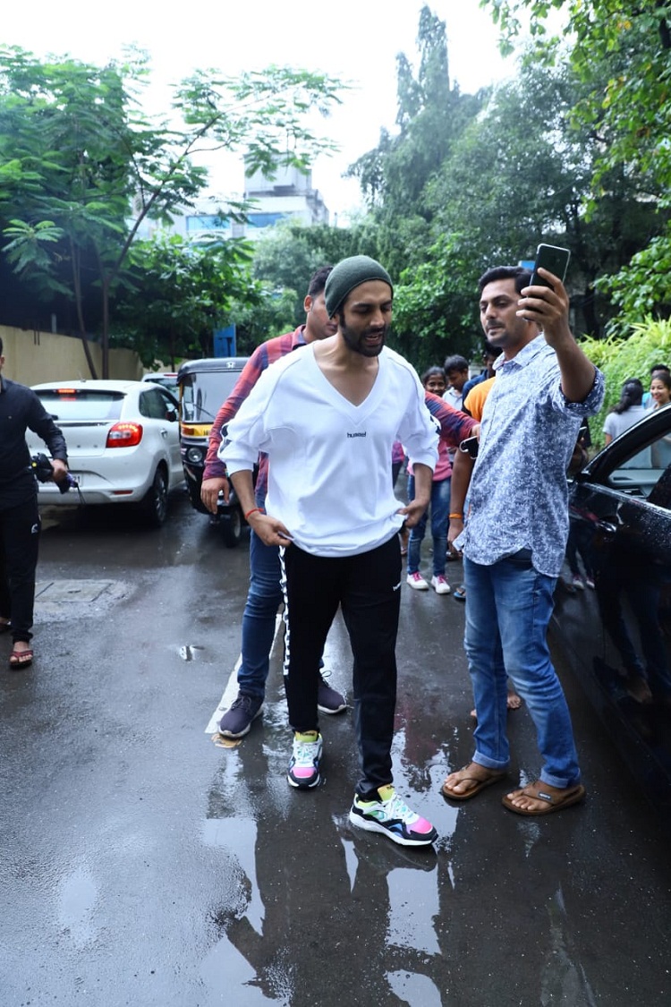 Bollywood Tadka, अनन्या पांडे इमेज, अनन्या पांडे फोटो, अनन्या पांडे पिक्चर, कार्तिक आर्यन इमेज, कार्तिक आर्यन फोटो, कार्तिक आर्यन पिक्चर