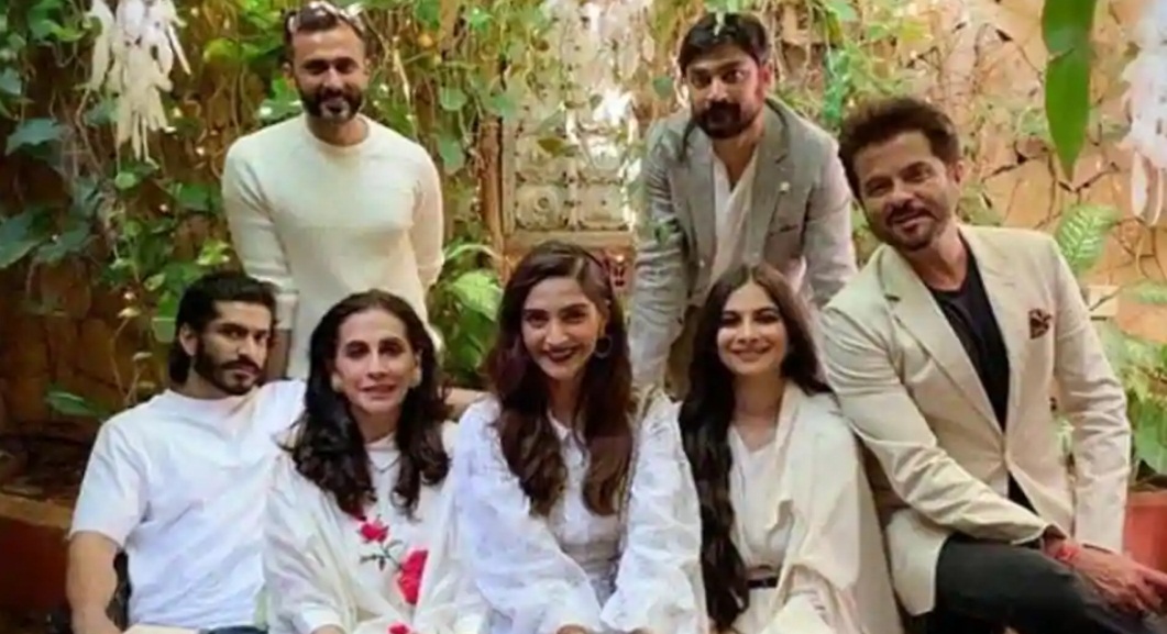 Bollywood Tadka, सोनम कपूर इमेज, रिया कपूर इमेज, करण बूलानी इमेज, अनिल कपूर इमेज, शादी इमेज, कपूर खानदान इमेज