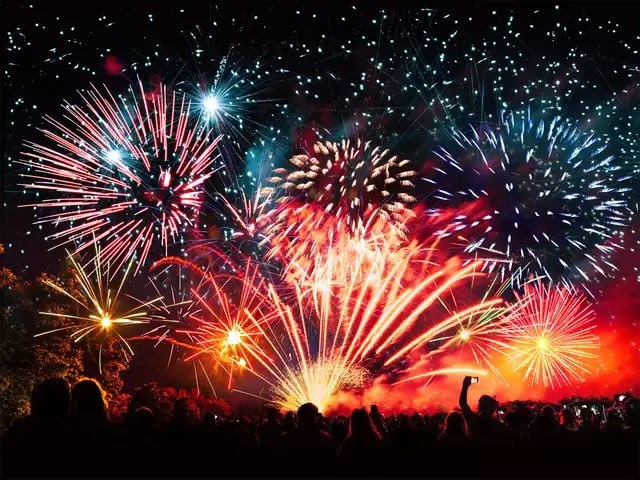 PunjabKesari, Diwali controversy, firecracker debate, Dhirendra Krishna Shastri, Bageshwar Dham, Kumar Vishwas, pollution debate, Diwali fireworks, social media reactions, festive celebration, Diwali 2025, Hindu festival, cultural debate, pollution control, Diwali celebration, trending news India