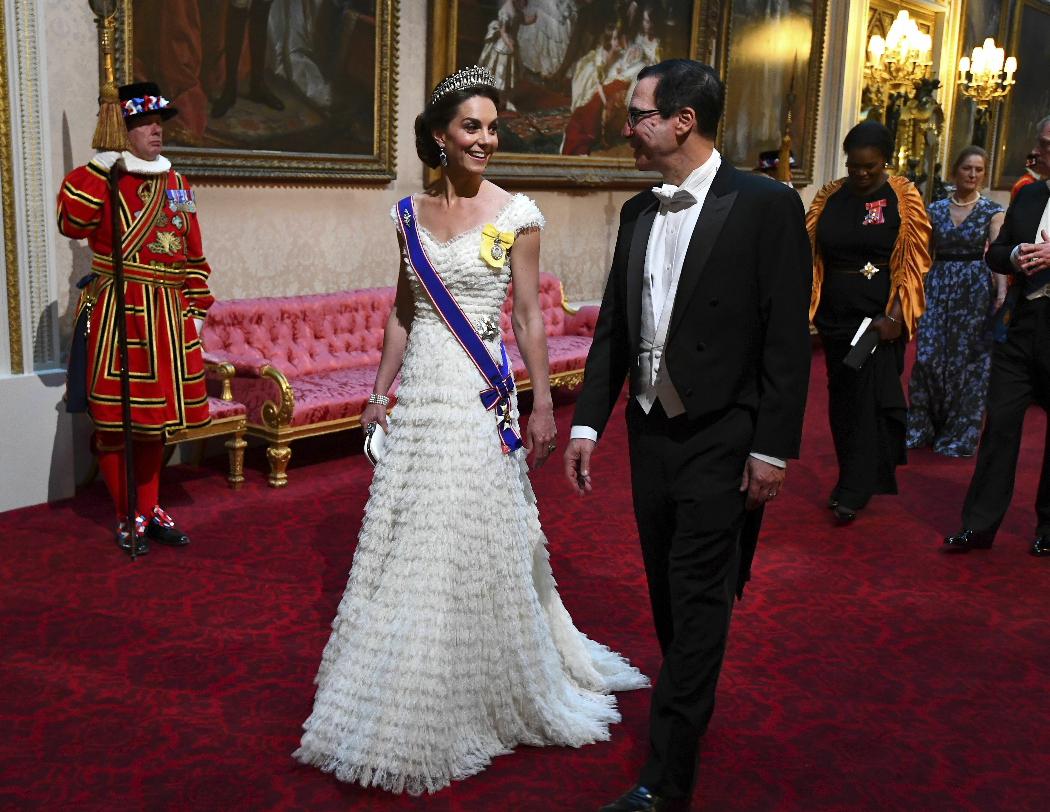 PunjabKesari, Kate middleton tiara