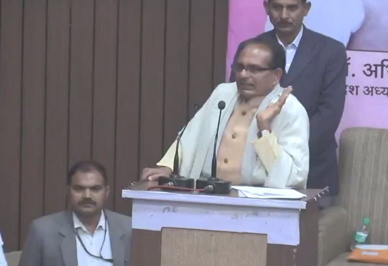 PunjabKesari, Madhya Pardesh Hindi News, Bhopal Hindi News, Bhopal Hindi Samachar, BJP, Shivraj, Farmers, Farmer's debt waiver, Date moving forward