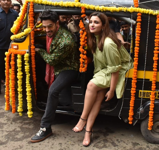 Bollywood Tadka, सिद्धार्थ मल्होत्रा इमेज, सिद्धार्थ मल्होत्रा फोटो, सिद्धार्थ मल्होत्रा पिक्चर, परिणीति चोपड़ा इमेज, परिणीति चोपड़ा फोटो, परिणीति चोपड़ा पिक्चर