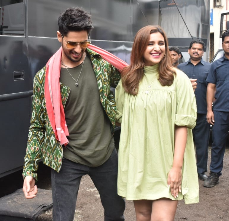 Bollywood Tadka, सिद्धार्थ मल्होत्रा इमेज, सिद्धार्थ मल्होत्रा फोटो, सिद्धार्थ मल्होत्रा पिक्चर, परिणीति चोपड़ा इमेज, परिणीति चोपड़ा फोटो, परिणीति चोपड़ा पिक्चर