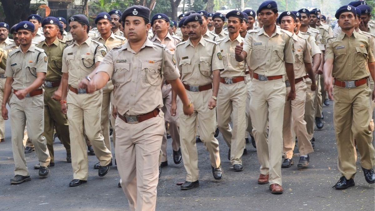 PunjabKesari, MP Police Constable 2025, MP Police recruitment, Madhya Pradesh job news, Police physical test fee, extra application fee MP, unemployed youth MP, government jobs India, MPPSC news 