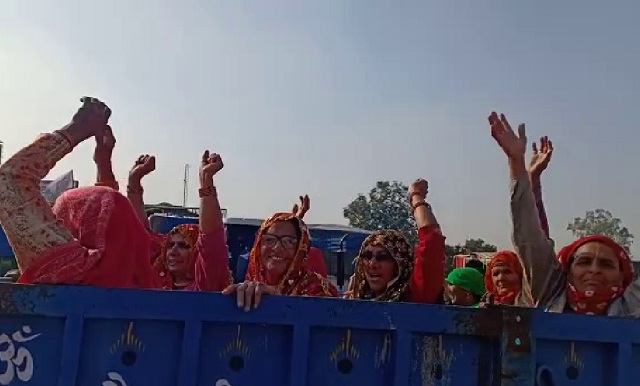 किसान आंदोलन के समर्थन में उतरी हरियाणा की महिलाएं, घर के सारे काम छोड़ कुंडली बॉर्डर पहुंची - women s support to the kisan andolan