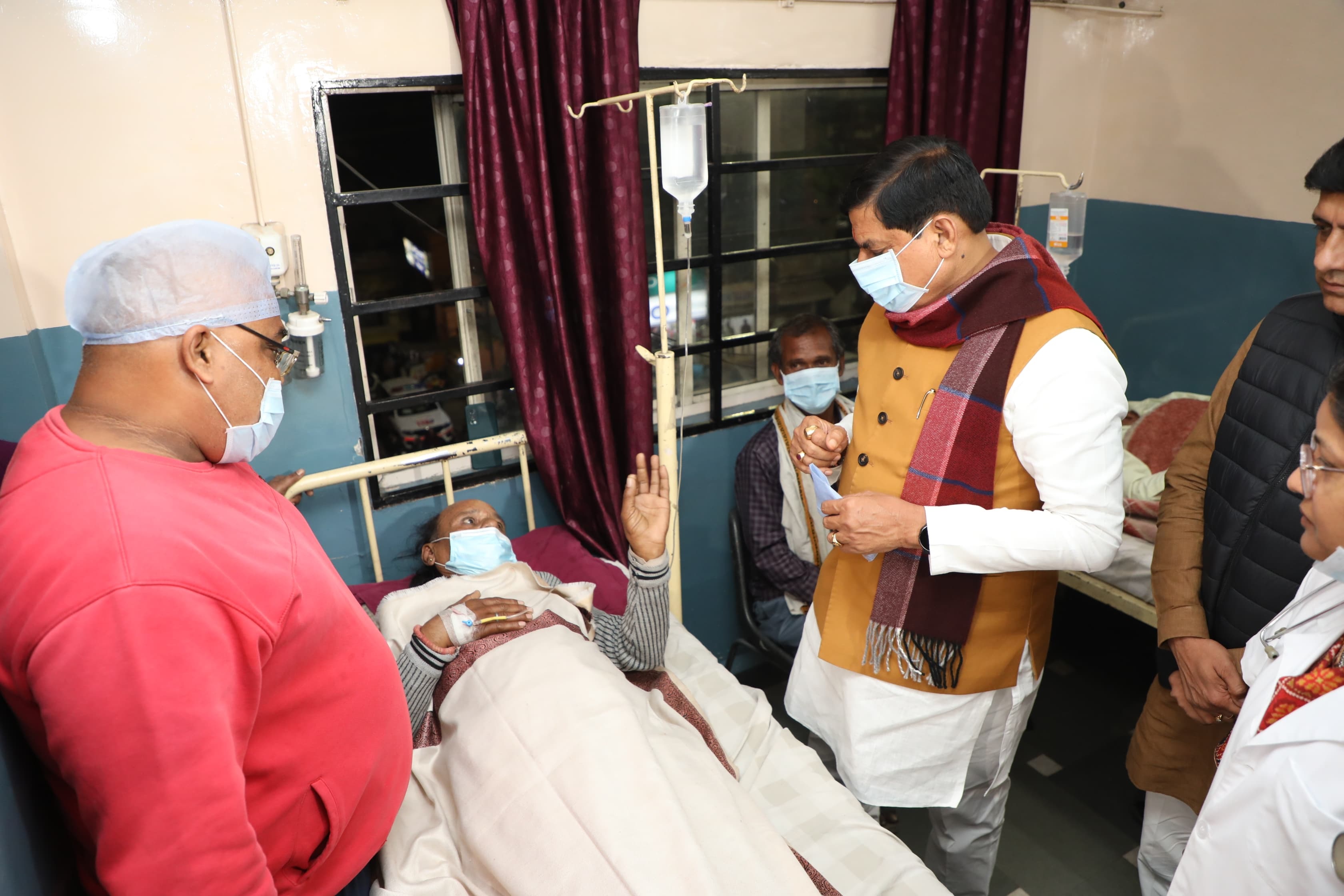 PunjabKesari, Indore News, CM Mohan Yadav, Madhya Pradesh News, Hospital Visit, Indore Incident, Health Services, Government Update, CM Visit