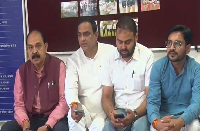 PunjabKesari, Jitu Patwari, Bhopal news, TT Nagar police station, Congress protest, FIR against Jitu Patwari, Praveen Saxena, JP Dhanopia, Madhya Pradesh politics, Shivraj Singh Chouhan, Soyabean farmers protest
