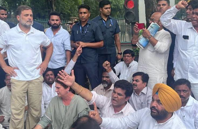 PunjabKesari, charanjit-channi-randhawa-and-raja-warring-in-custody