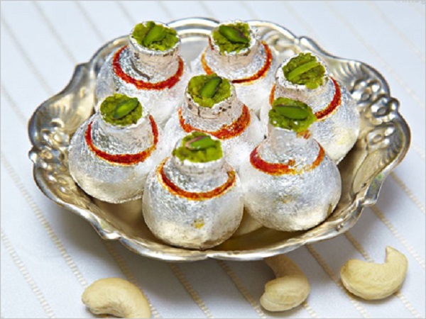 दिवाली स्पैशल काजू कलश