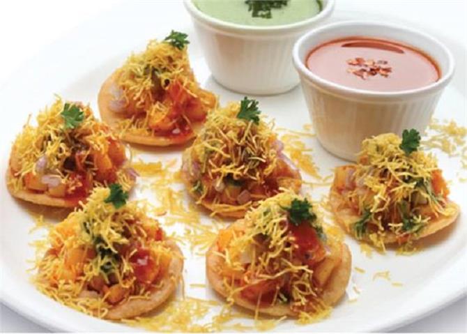 बटाटा पूरी (pics)