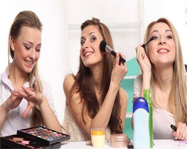 इन Beauty Products को कभी न करें शेयर