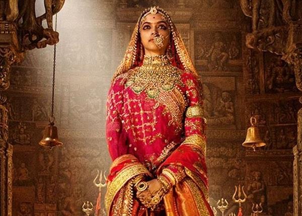 फिल्म 'पद्मावती' में दीपिका ने पहना 20 किलो का लहंगा, उनके दुपट्टे और ज्वैलरी का वजन भी नहीं कुछ कम