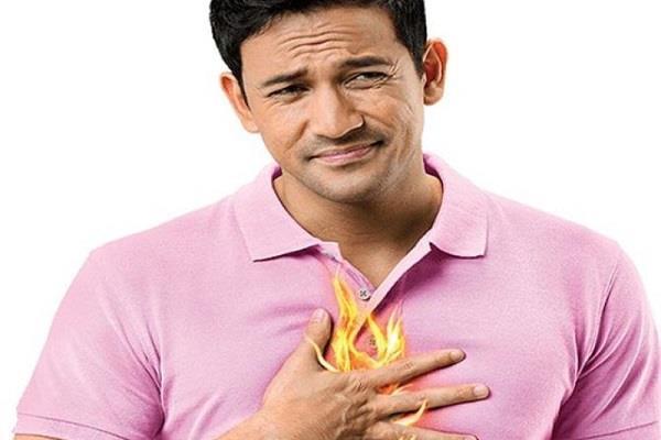 सीने की जलन से है परेशान तो इन नुस्खों से करें उपचार