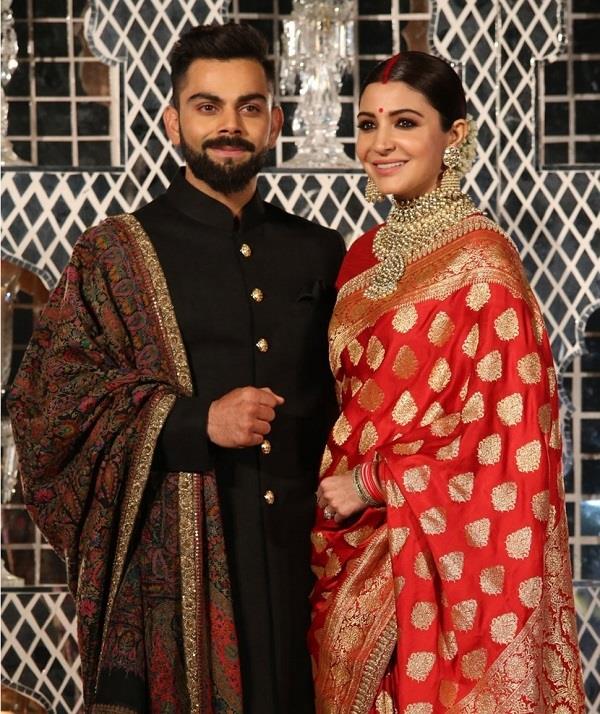 रियल गोल्ड से बनी थी अनुष्का की रेड साड़ी, इतनी हैं कीमत