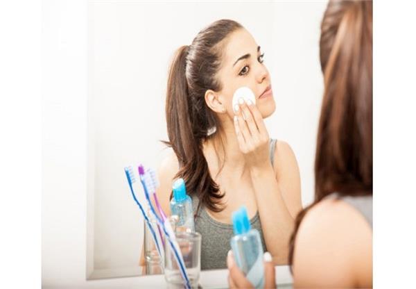 बादाम के तेल से करें मेकअप रिमूव और पाएं चेहरे पर ग्लो!