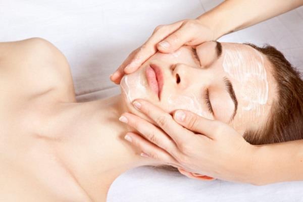 फैशियल करने के भी हैं कई नुकसान!