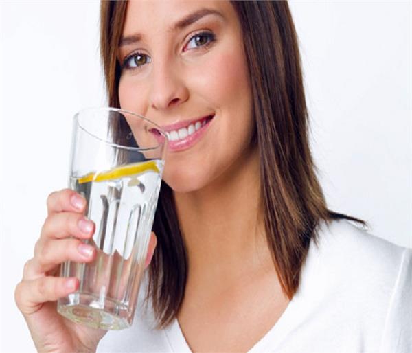 रोजाना नींबू पानी पीने से आएंगे स्किन में ये बदलाव