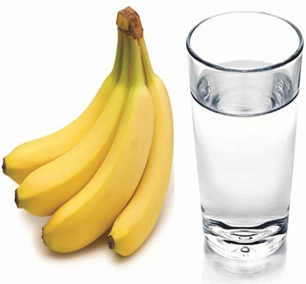 गुनगुने पानी के साथ खाएं यह फल, मिलेंगे 10 बेमिसाल फायदे