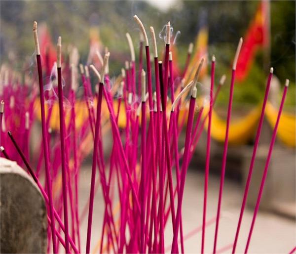 सिगरेट से भी ज्यादा खतरनाक है अगरबत्ती का धुआं