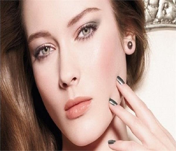 आज से ही फॉलों करें ये टिप्स, चेहरा का रंग होगा गोरा!