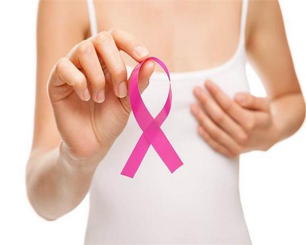 Breast Cancer के इन 6 लक्षणों को कभी न करें नजरअंदाज