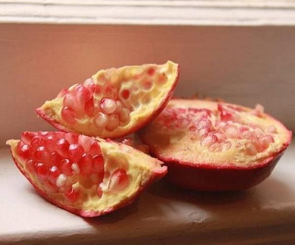 अनार के छिलकों से करें त्वचा की कई समस्याएं दूर