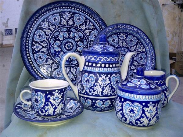 Blue Pottery से दें घर को रॉयल लुक