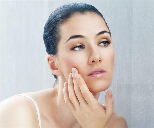 तो इन कारणों से स्किन हो जाती है ऑयली