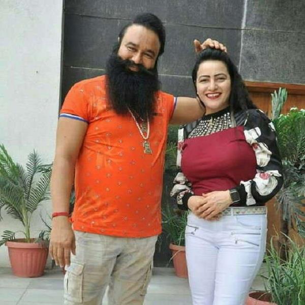 अपने पापा गुरमीत राम रहीम की तरह बनना चाहती है उनकी बेटी हनीप्रीत इंसा अपने पापा गुरमीत राम रहीम की तरह बनना चाहती है उनकी बेटी हनीप्रीत इंसा