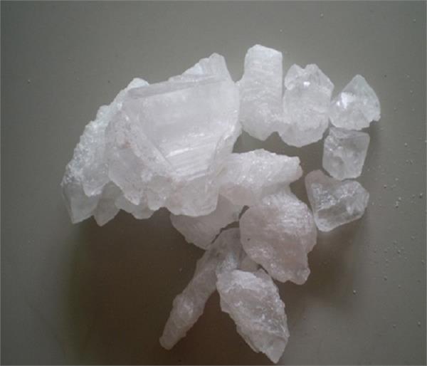 फिटकरी के है अनेक फायदे त्वचा की समस्या करे दूर