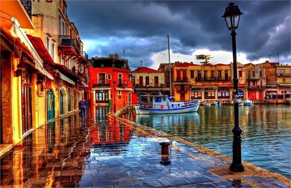 दुनिया के 10 खूबसूरत शहर, जहां सड़के कम बस दिखेगा पानी!