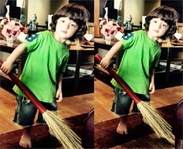 बच्चे का झाड़ू के साथ खेलना, देता है इन बातों के संकेत